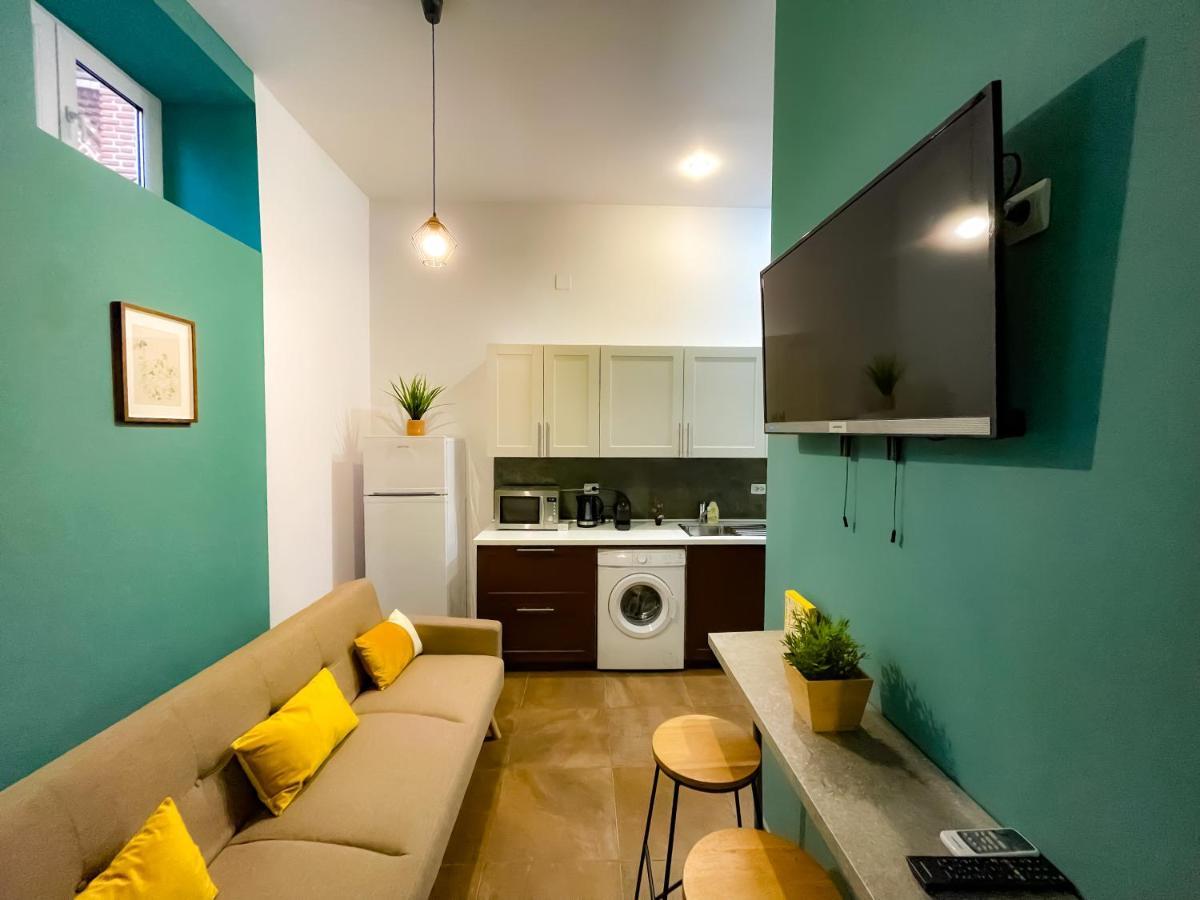 Cool Flat In The Heart Of Bucharest'S Fun And Historyアパートメント エクステリア 写真